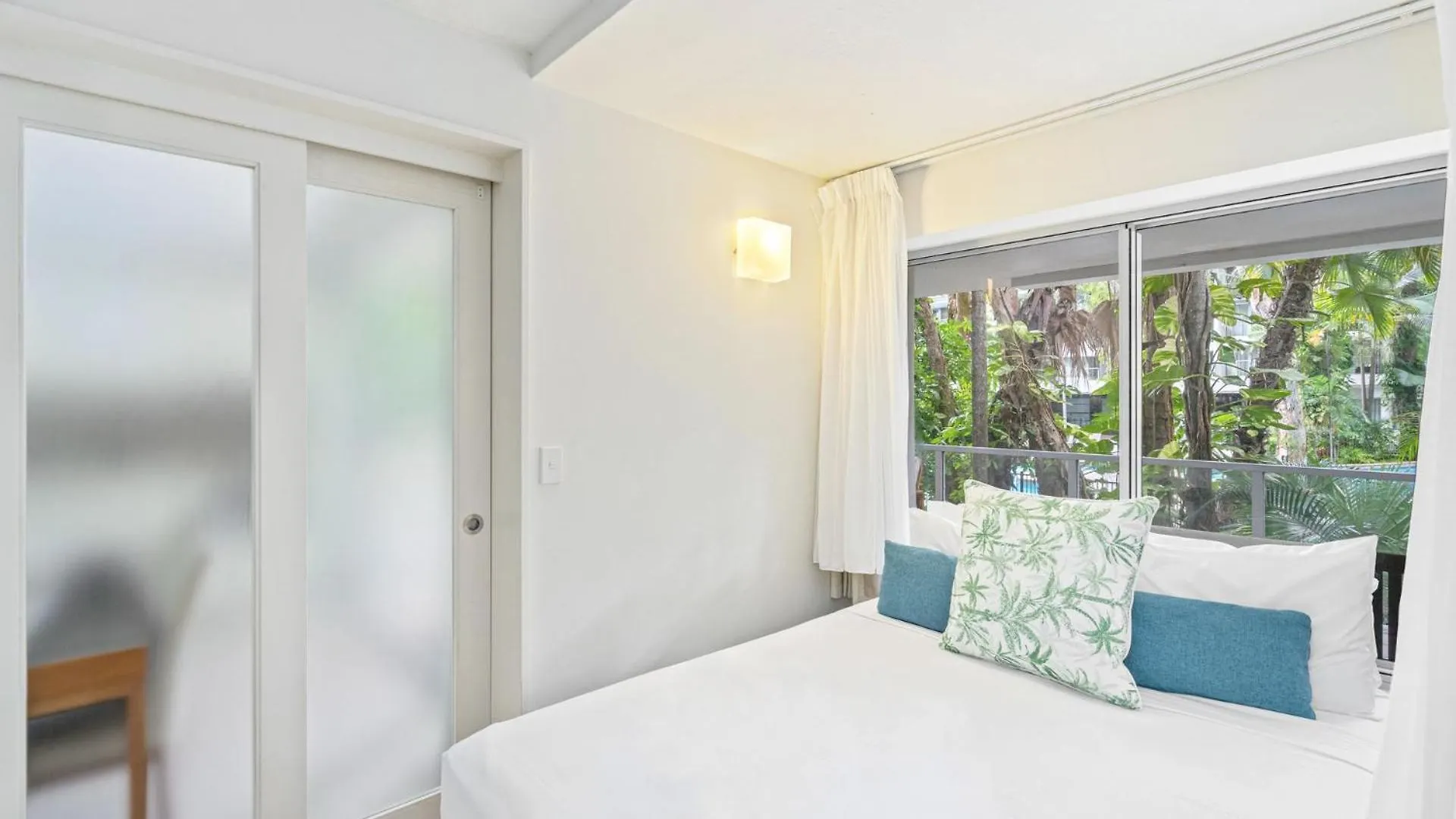 Belle Escapes Drift Beachfront Resort Pool View Suite 4106 Palm Cove Apartment