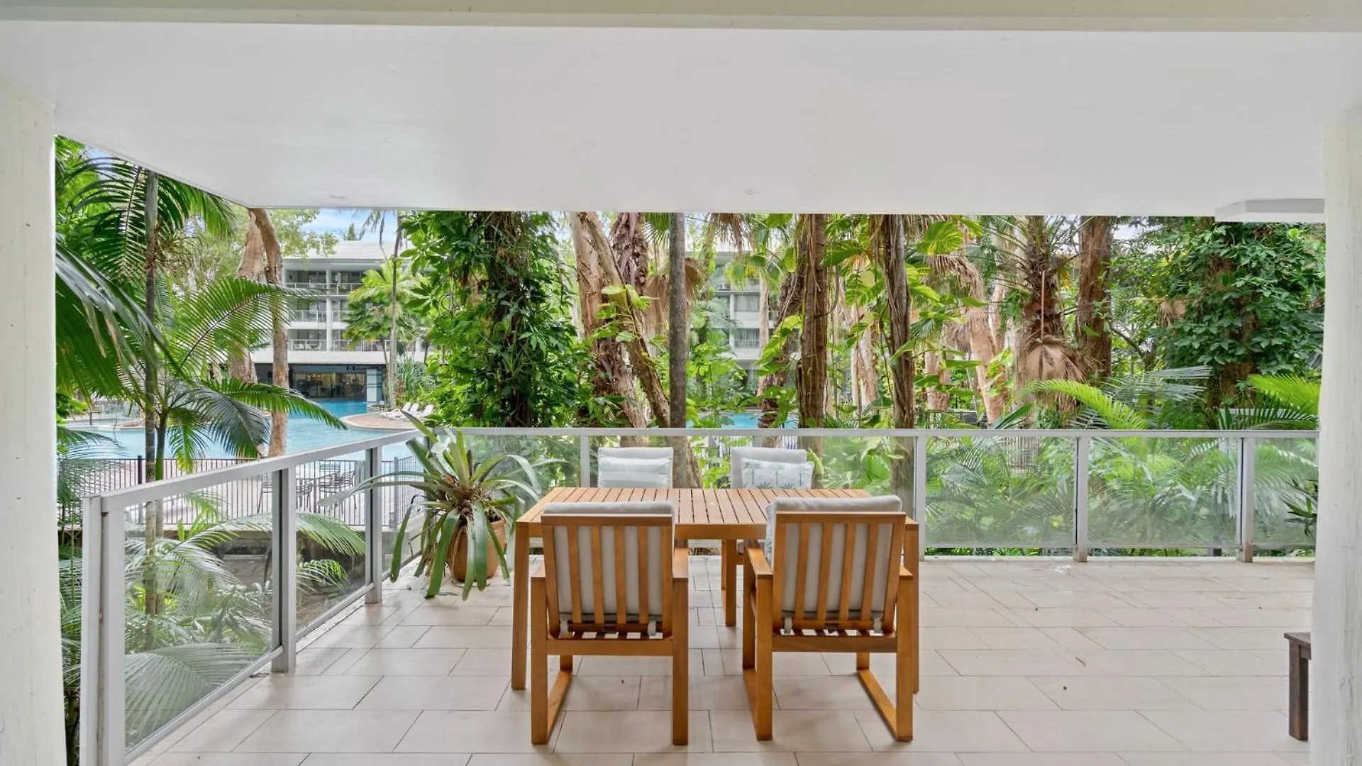 Belle Escapes Drift Beachfront Resort Pool View Suite 4106 Palm Cove Apartment