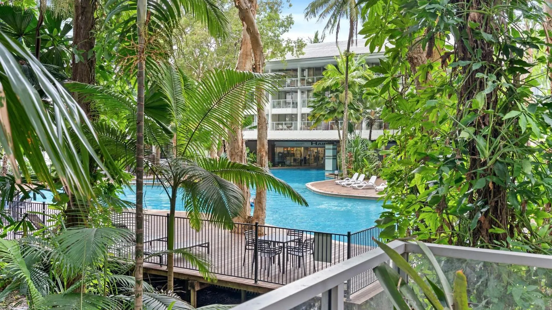 Apartment Belle Escapes Drift Beachfront Resort Pool View Suite 4106 Palm Cove